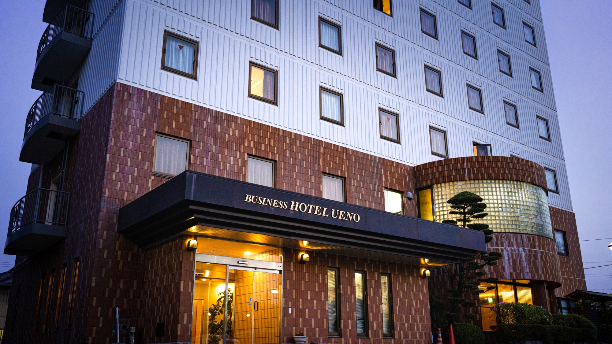 Conveniently located hotel on