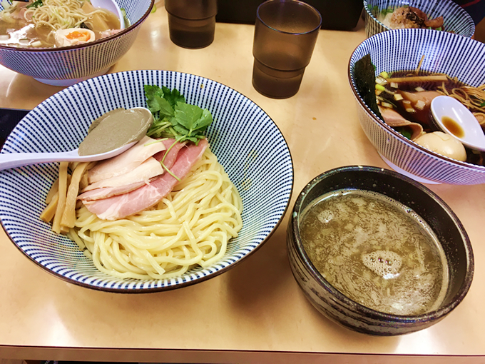 上尾市】百名店で行列のできるラーメン屋『寿製麺よしかわ』へ行ってきました！魚介系ラーメン好きにはたまらない～。 | 号外NET 上尾市・桶川市