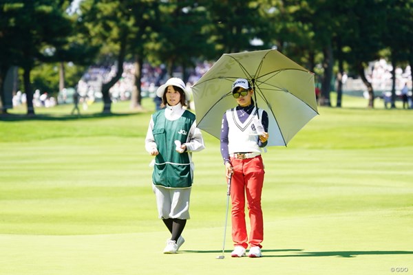 17歳・小倉彩愛がエース達成で上位争い「緊張まったくない」【国内女子ツアー LPGA】｜GDO ゴルフダイジェスト・オンライン