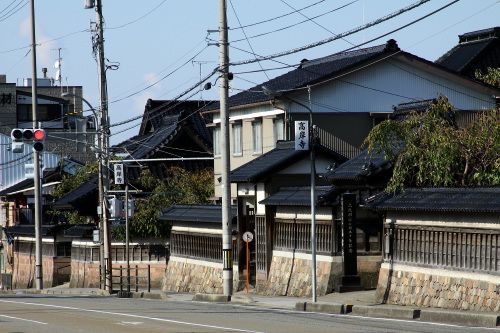 金沢市東蚊爪町で車が道路わきの電柱に衝突 19歳男子大学生が死亡（2024年10月16日掲載）｜日テレNEWS NNN