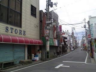 広島を代表する歓楽街「流川」の朝昼晩を観察する | to nagarekawa