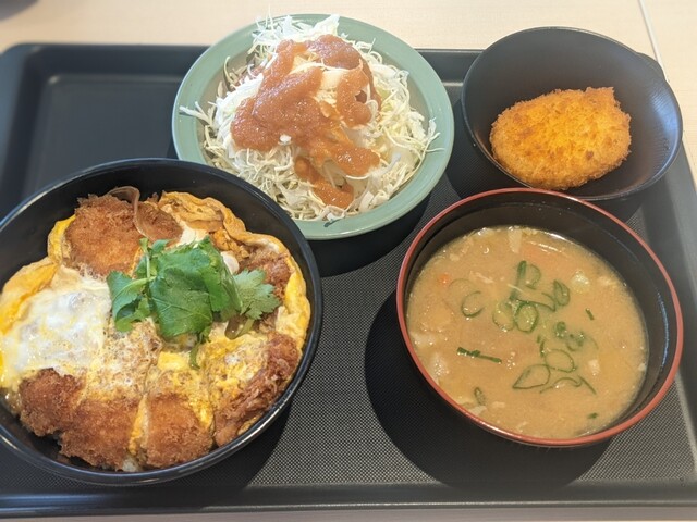 期間限定】 角煮かつ（3枚）定食 松のや 三田ウッディタウン店