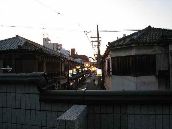 日本最大級の遊郭の建物が今も150軒以上残る「飛田新地」に行ってきました - GIGAZINE