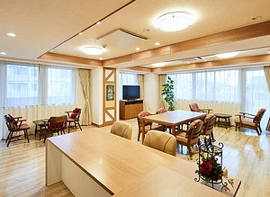 住宅型有料老人ホーム アイリス倶楽部初芝（大阪府堺市東区）の入居費用・月額料金 | 有料老人ホーム・介護施設を探すなら【いいケアネット】公式