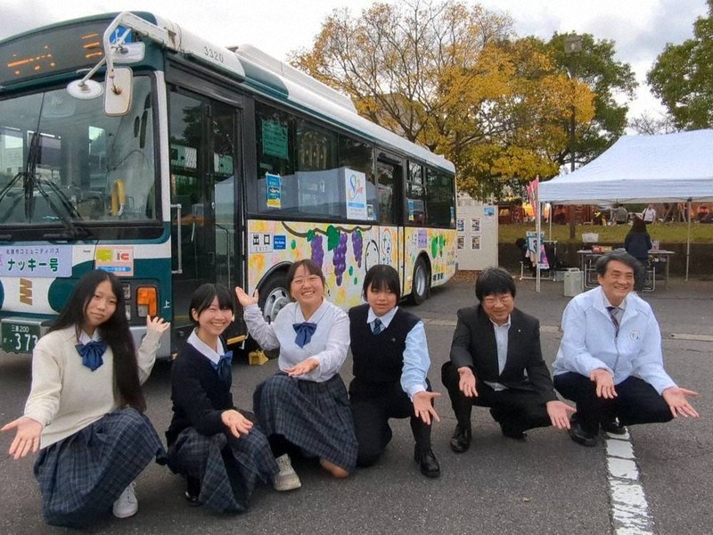 ソメイヨシノ800本の春満開トンネル 名張桜まつり、出店やステージ楽しむ：中日新聞Web