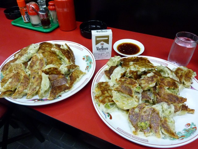 【大食いチャレンジ】デカ盛り焼きめしと背徳の中華そばを爆食い！新福菜館 KiKi京橋店