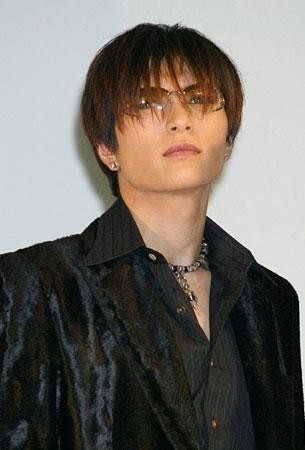 人気男性ギタリスト「乳首を切除」したと衝撃告白…GACKTもうなった“納得の理由”とは？― スポニチ Sponichi Annex