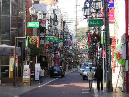 繁華街の近くVS閑静な住宅街！住むならどっちがいい？ | 女性の一人暮らし・賃貸物件なら【Woman.CHINTAI】