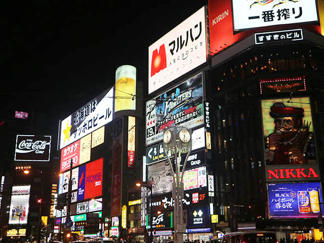 札幌すすきの】日本有数の歓楽街で地元民に教えてもらったグルメ・酒場を巡ろう！ - イーアイデム「ジモコロ」