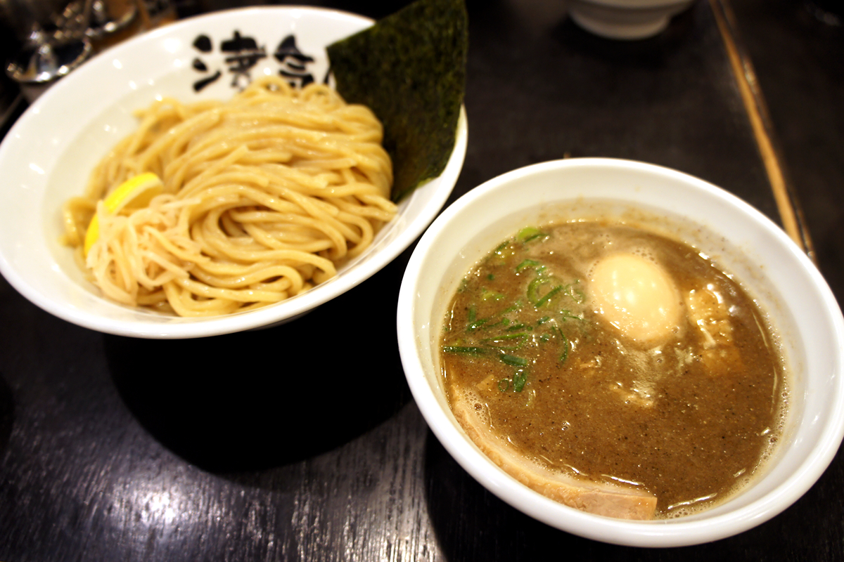 つけ麺津気屋 西川口店」で魚介の旨みがズシン！『味玉極つけ麺』をすすってきたよ！｜川口マガジン