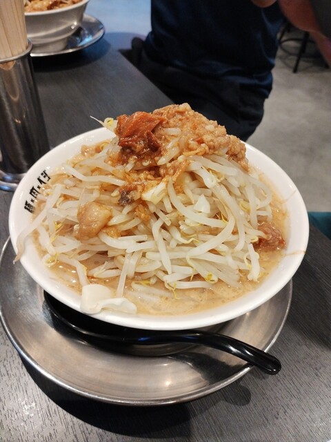 東区下木戸にオープンした『麺×肉×ベジ メガ豚パンチ（メガトンパンチ）』で『ラーメン』『汁なしラーメン』食べてみた。 :