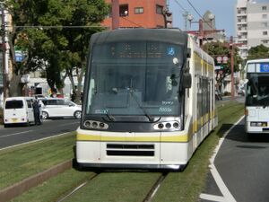 ジオラマを見ているような、ホテルの窓越しの「鹿児島市電」 | 夢見る“乗り