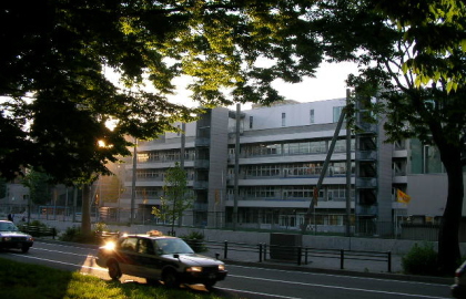 7月最後の資生館小学校前 | 中島公園と札幌市電