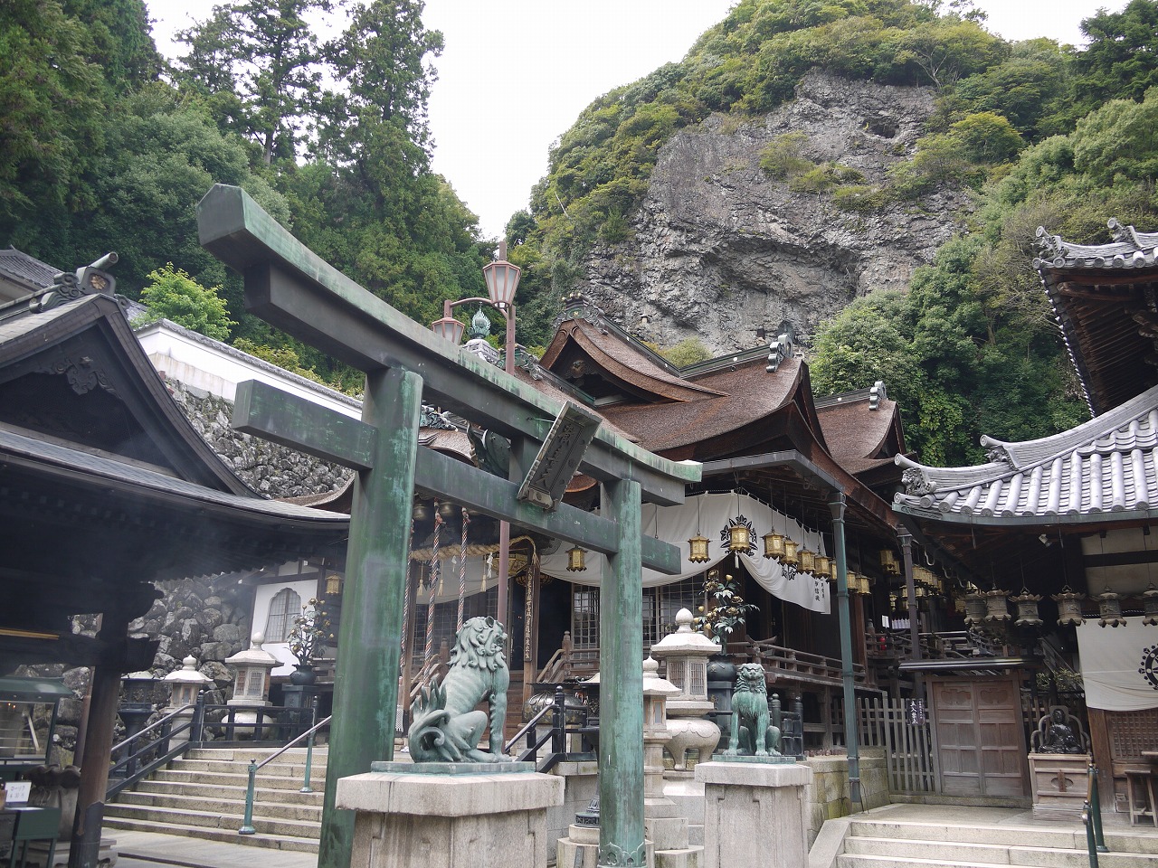 一風変わった旅館街。散策すると何かに気付くかも。#宝山寺 #生駒山 #生駒新地 #奈良