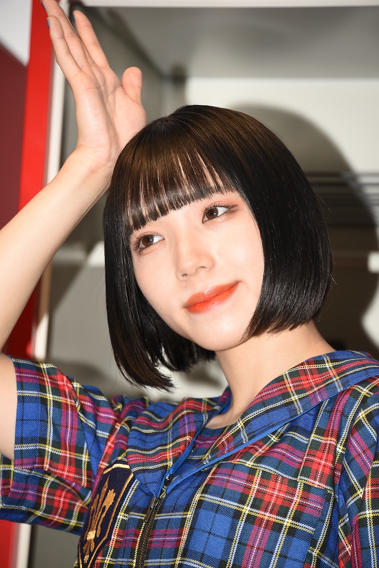 BiSH アユニ・Dさんの大きめのお尻にクロッチまで浮き上がるパン線 - みんなのおしりダイアリー