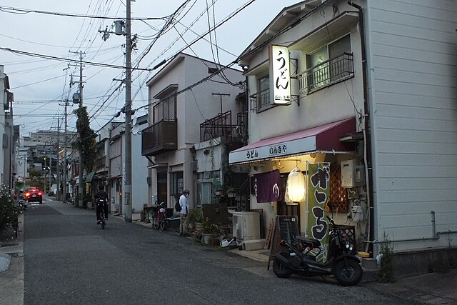 神戸市長田区にある鉄人28号の足元にイタリア車ずらり、 アルファロメオなど５９台集結。 |