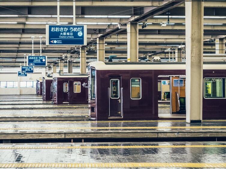 【阪急電車/はんきゅうでんしゃ】夜の阪急大阪梅田駅/どんどん発着!!!2024.8 Japan railway/Hankyu railway 