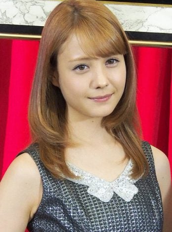 えろかわいい」トリンドル瑠奈、レアなビキニ姿で谷間あらわに！ 「セクシーすぎる」「脚ながーい」 - All About