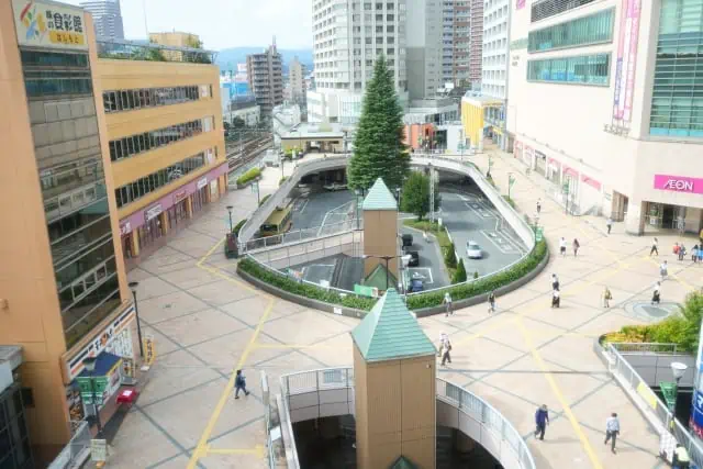 歌舞伎町「立ちんぼ公園」で見た異様な光景 「トー横キッズ」も流れてくる？ - 弁護士ドットコム