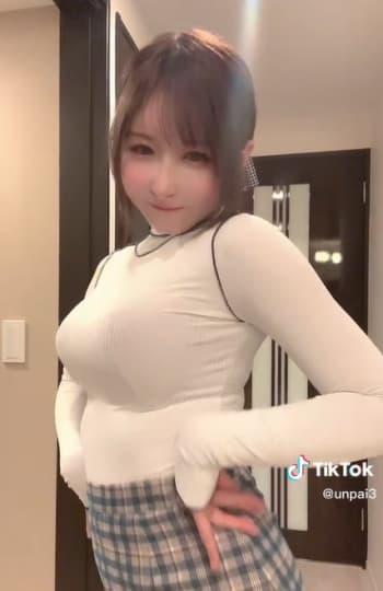 インフラエンジニアがTikTokを始めたら、バニーガール動画でバズった“日本一脱ぎっぷりのいいTikToker”ときちゃんがOLに扮してラブホ撮!  「FLASH」に登場～「表紙がどえっちでごめんなさい」なデジタル写真集も